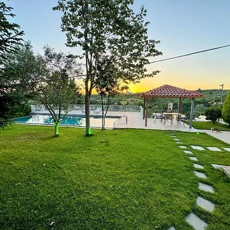Βίλα Green Garden & Pool